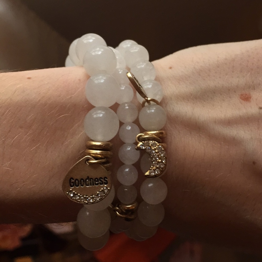 White/clear beaded bracelet